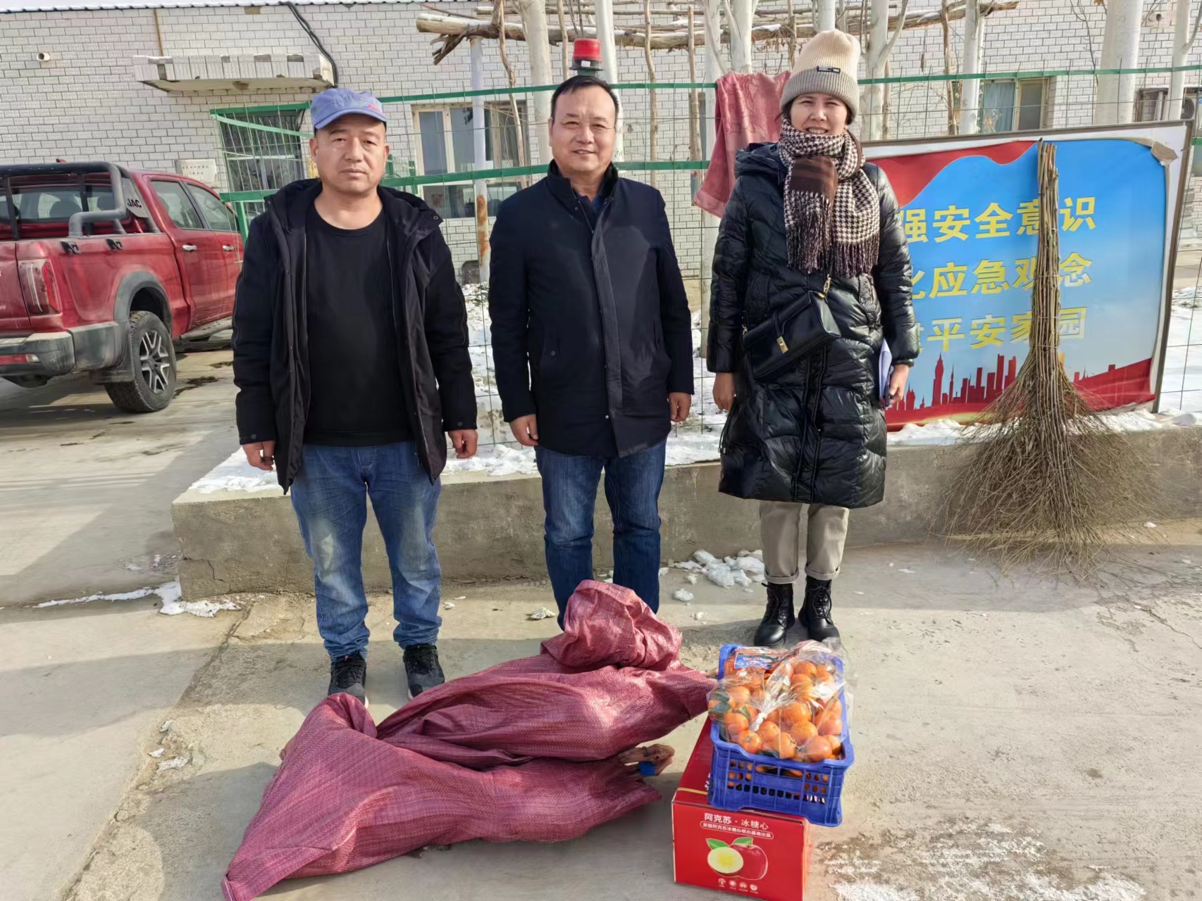 岁末寒意浓，真情过暖冬——公司工会慰问本部一到五厂